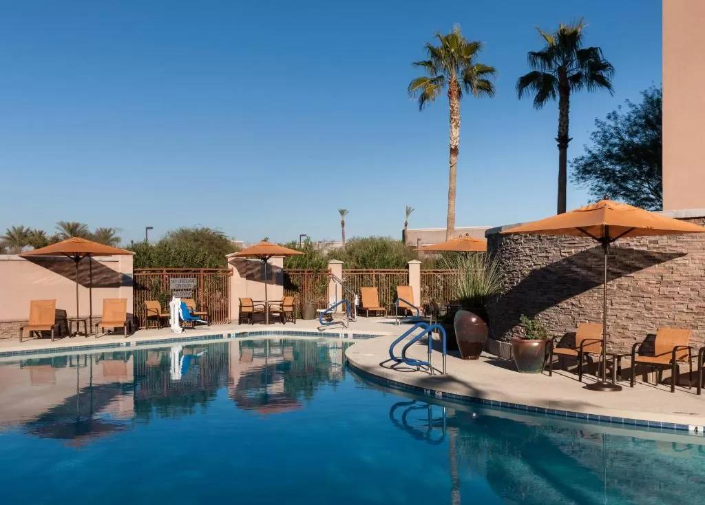 Courtyard By Marriott Phoenix Westavondale West Commerce Center -0 During The Day - Dayusecom