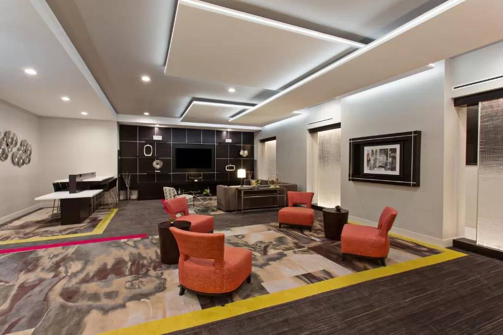 Holiday Inn Express & Suites Anaheim Resort Area
