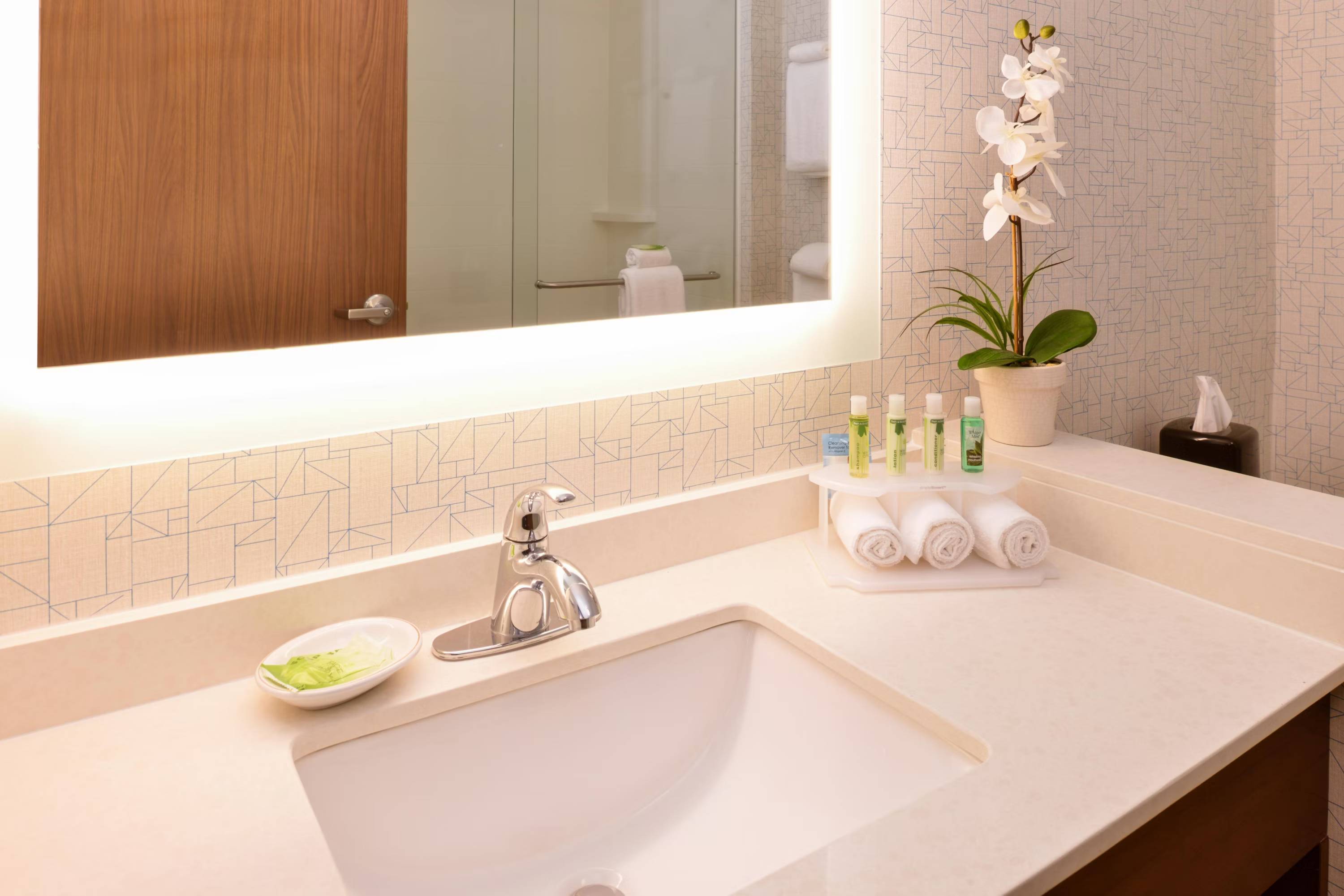 Holiday Inn Express & Suites Salem, an IHG Hotel
