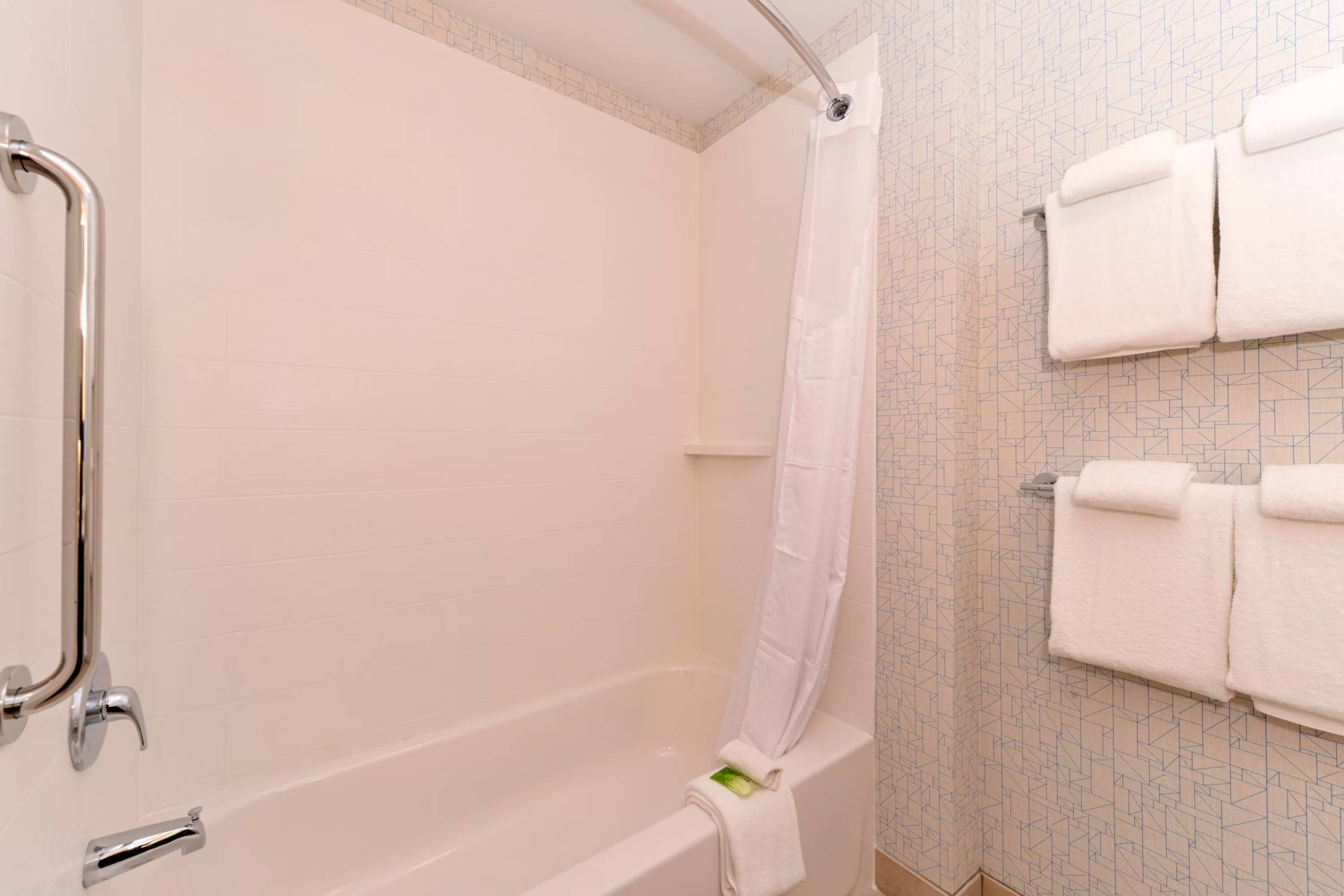 Holiday Inn Express & Suites Salem, an IHG Hotel
