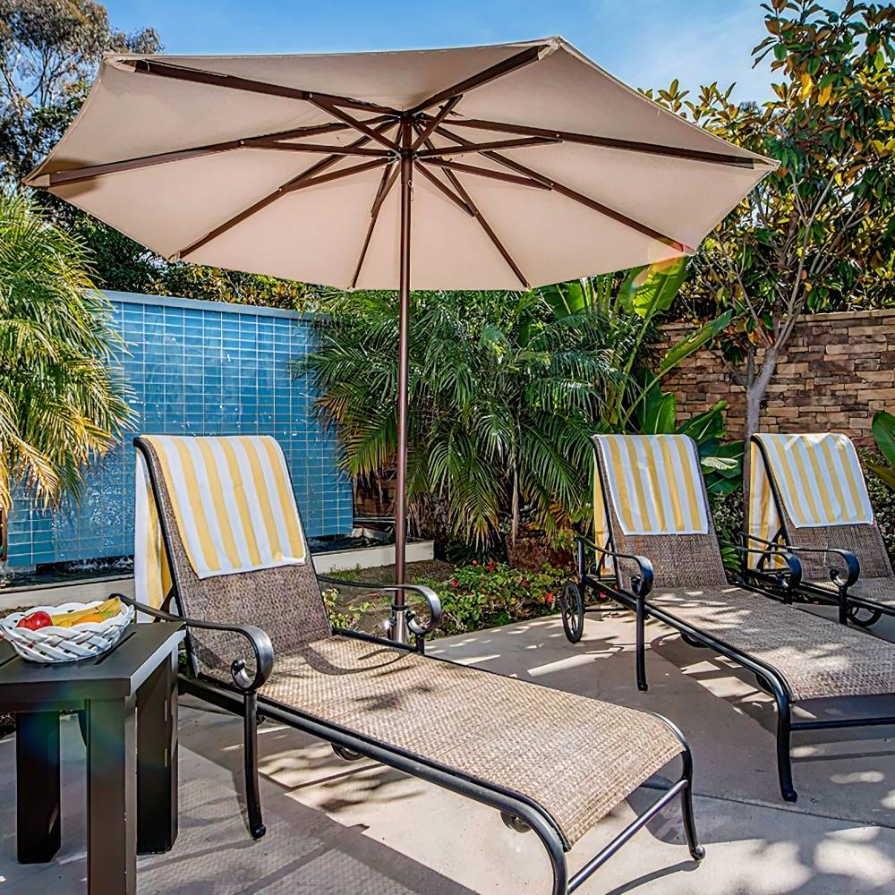 West Inn & Suites