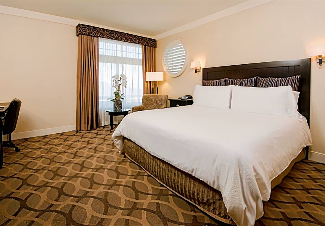 West Inn & Suites