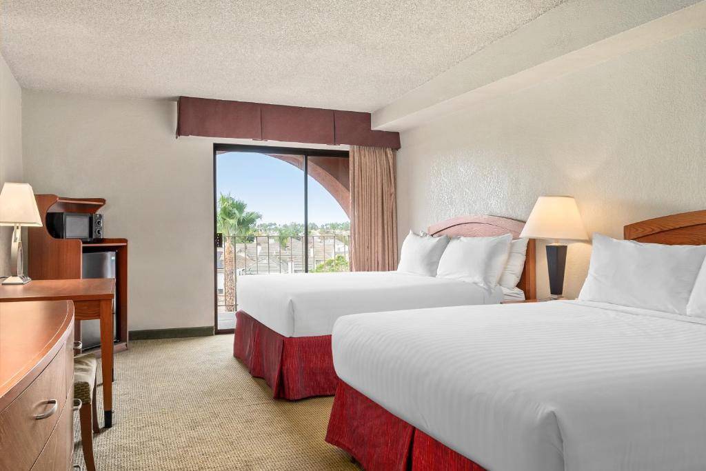 Golden Sails Hotel
