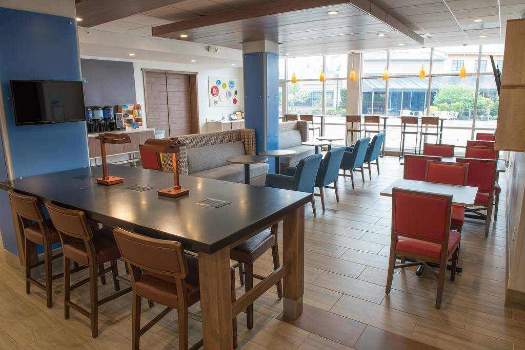 Holiday Inn Express & Suites - Fort Wayne North