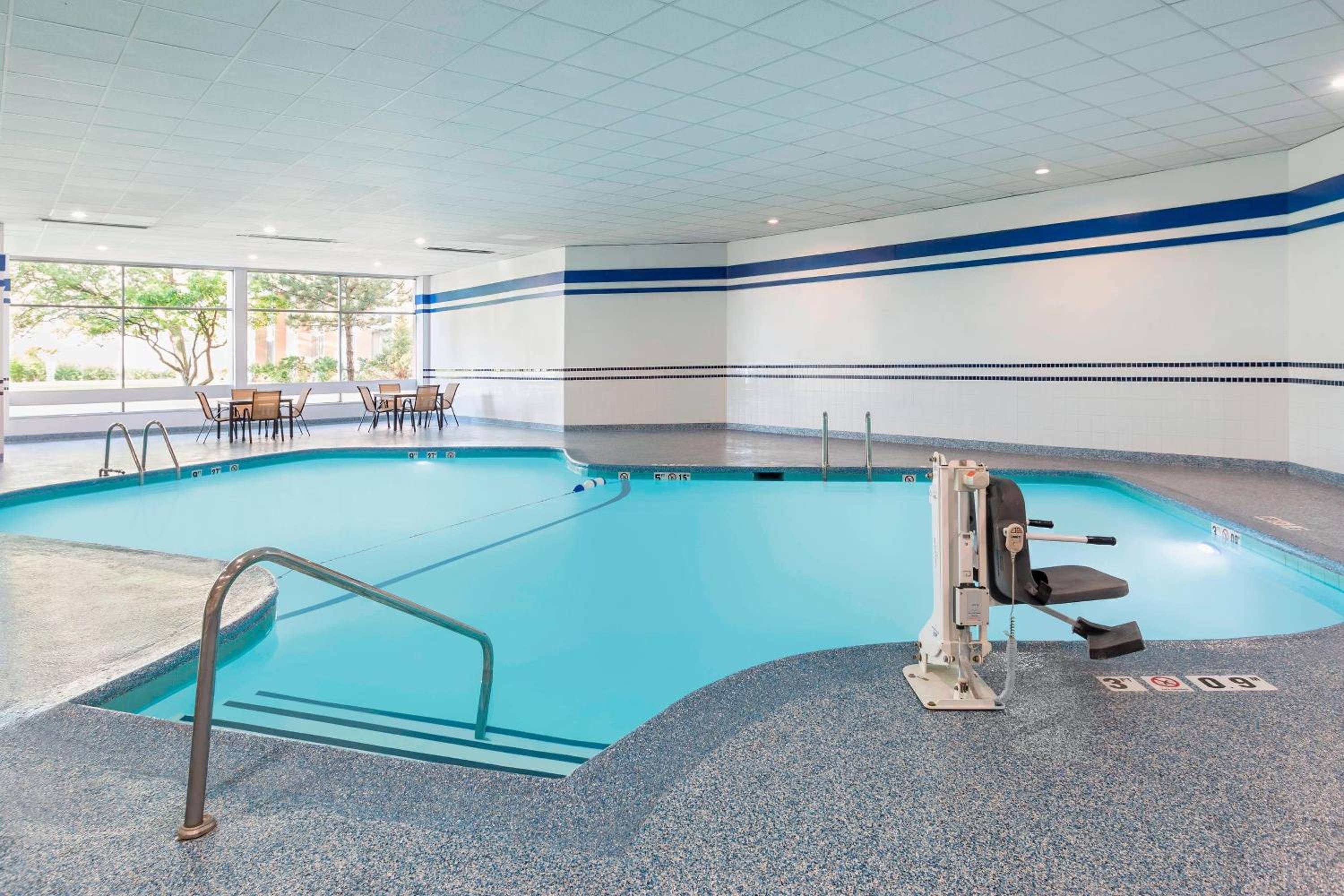 Four Points by Sheraton Chicago O'Hare Airport