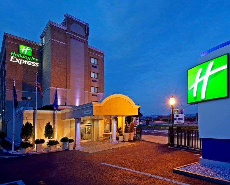 Holiday Inn Express LaGuardia  "(doublon)"