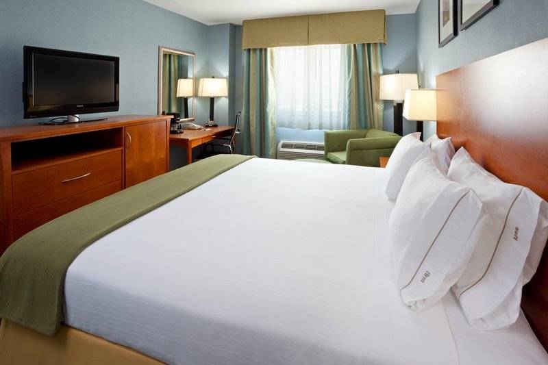 Holiday Inn Express LaGuardia  "(doublon)"