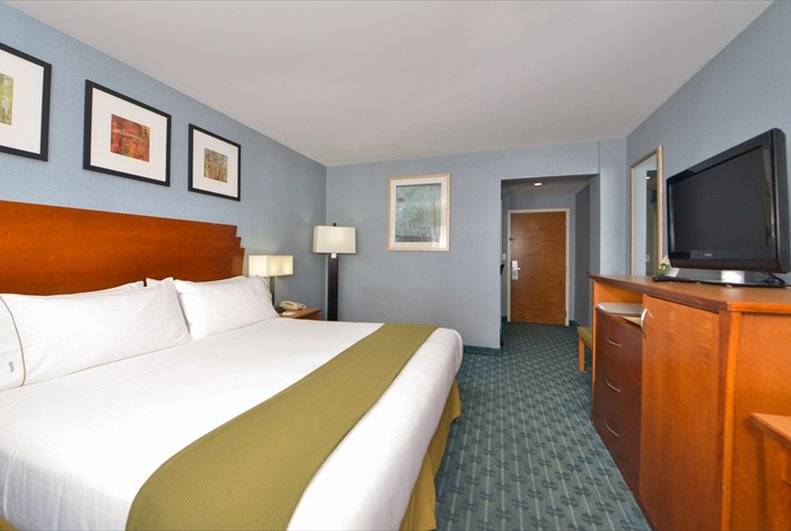 Holiday Inn Express LaGuardia  "(doublon)"