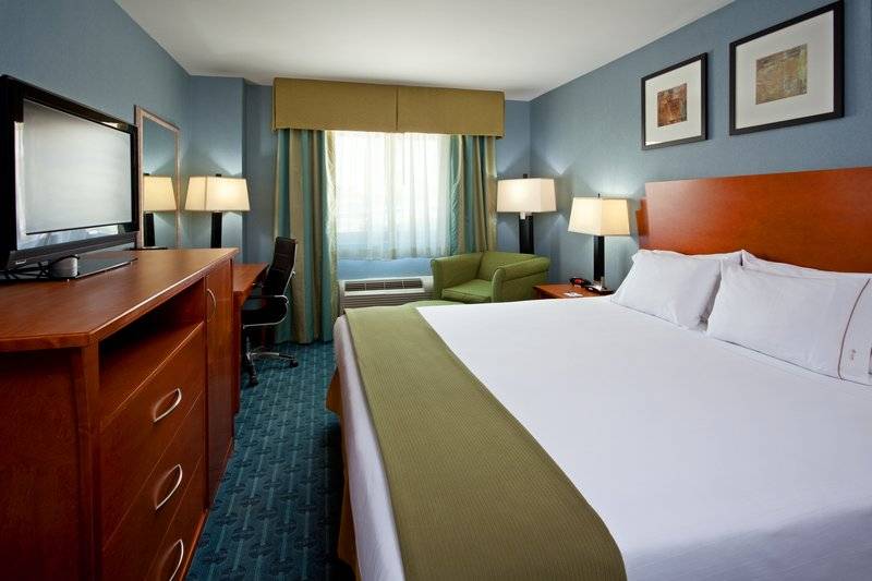 Holiday Inn Express LaGuardia  "(doublon)"