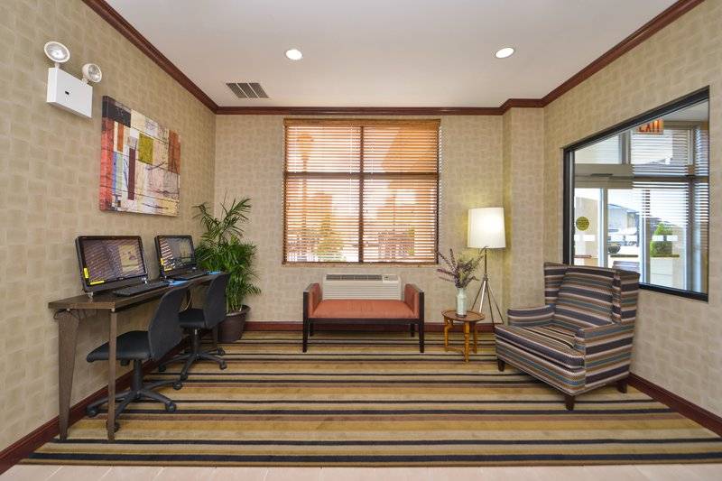 Holiday Inn Express LaGuardia  "(doublon)"