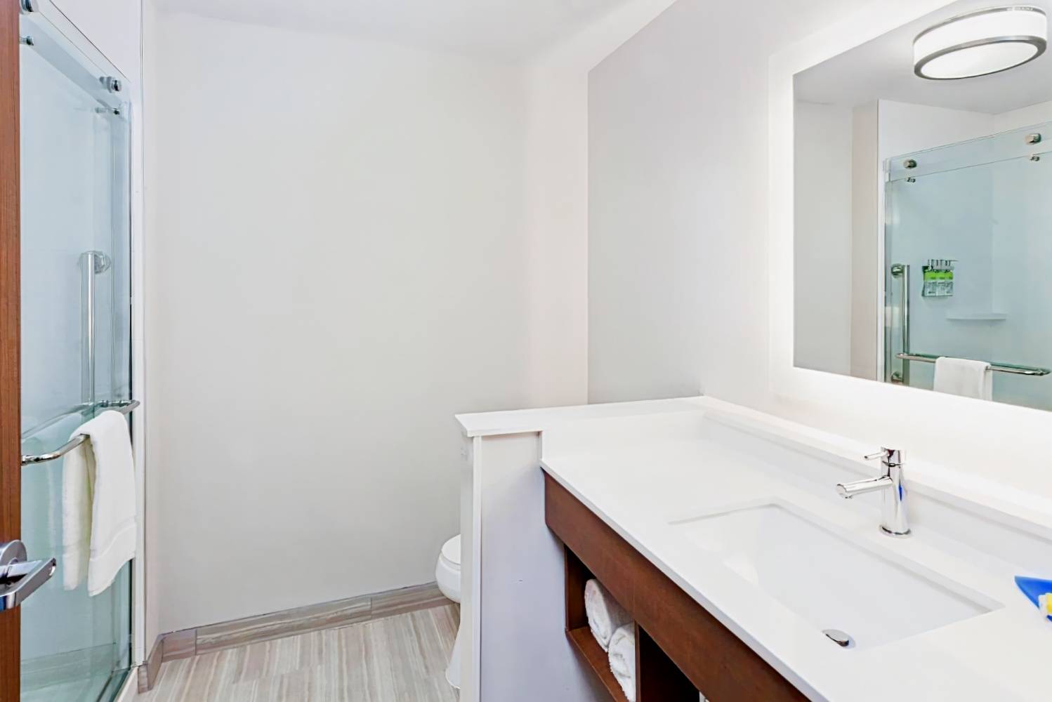 Holiday Inn Express & Suites - Fayetteville