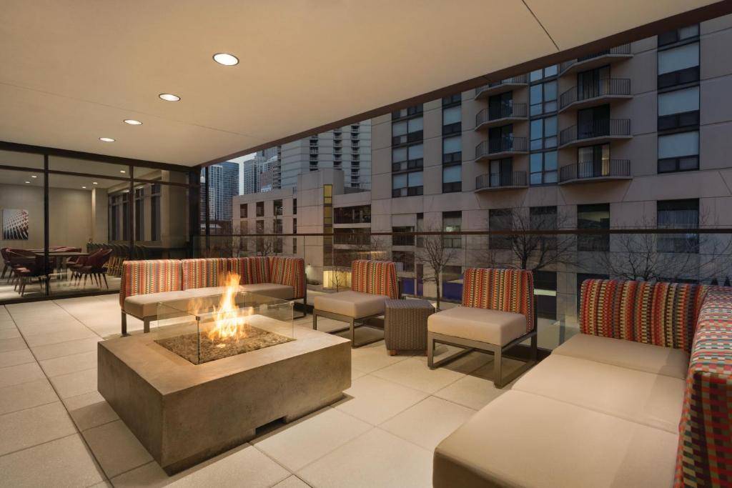 Home2 Suites by Hilton Chicago River North