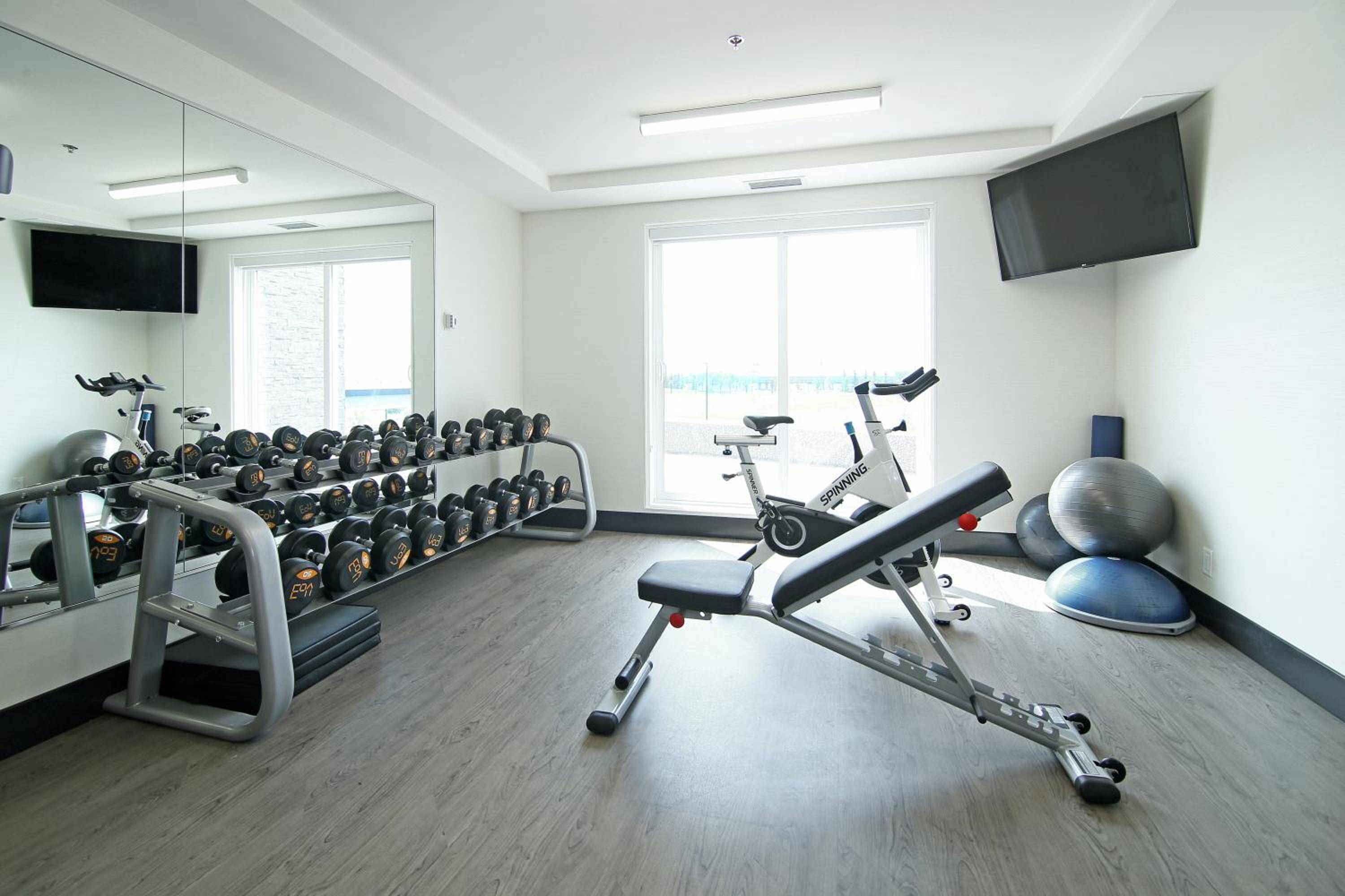 Holiday Inn & Suites Calgary Airport North by IHG