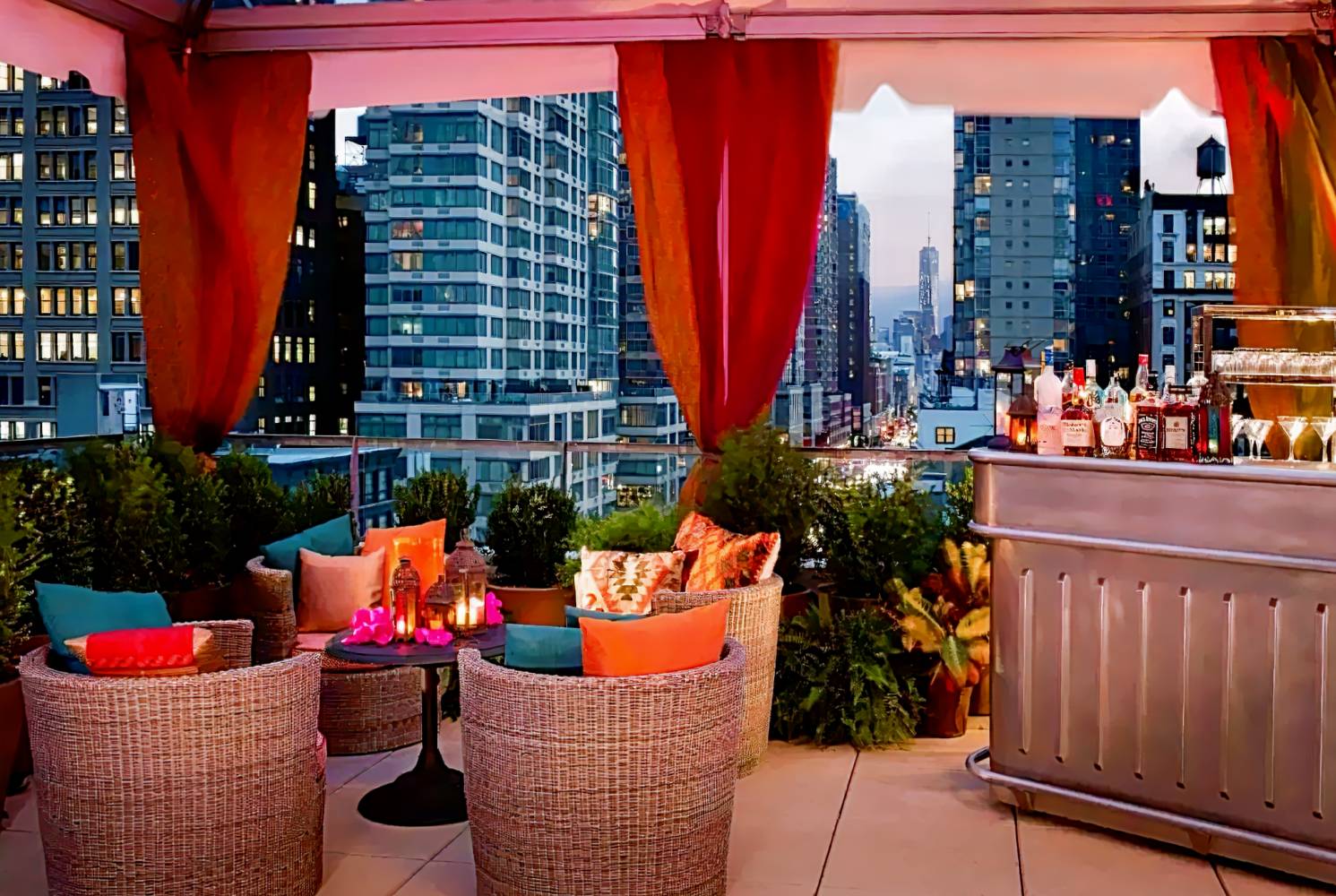 Kimpton Hotel Eventi, Manhattan hotel during the day