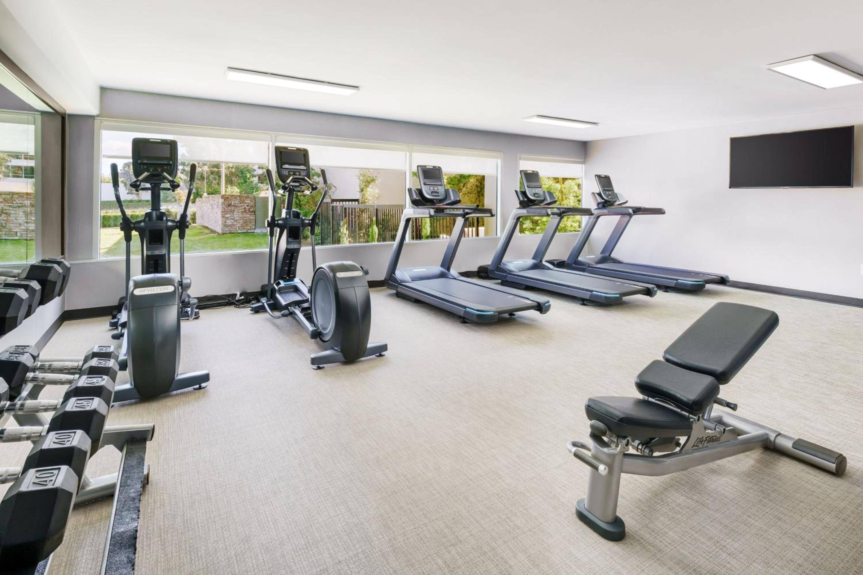 Courtyard by Marriott Los Angeles Woodland Hills
