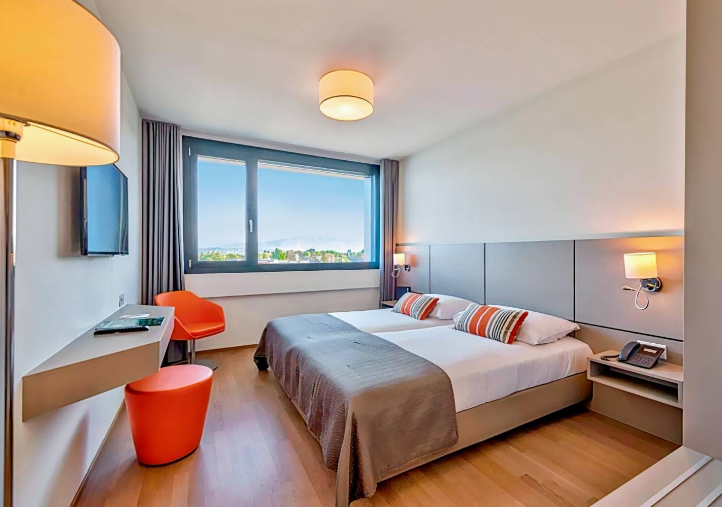Lake Geneva Hotel