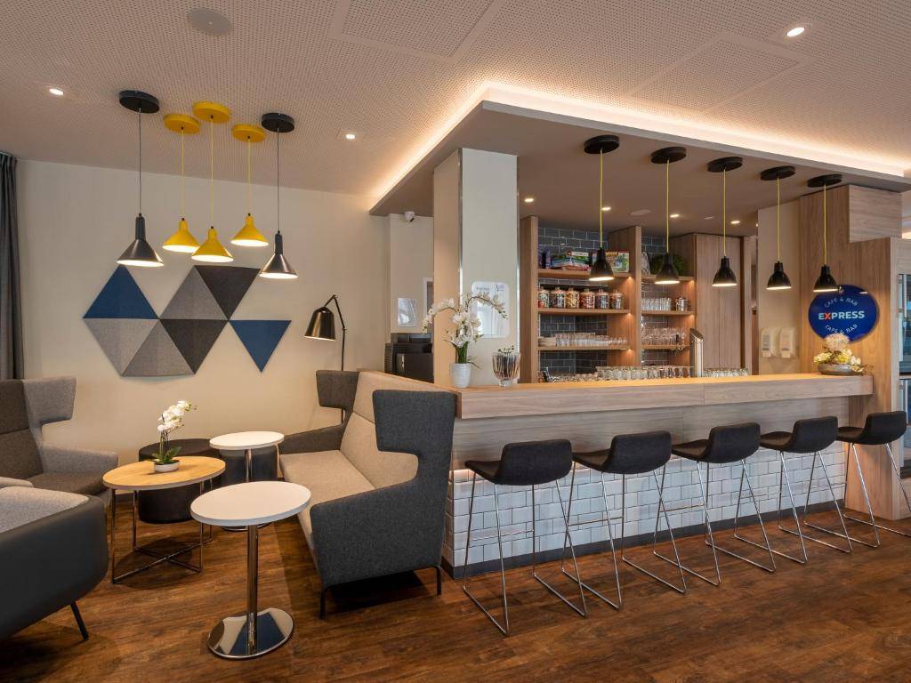 Holiday Inn Express Offenbach, Offenbach am Main 25 am Tag Dayuse.de