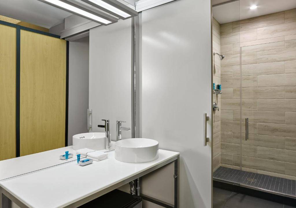 Aloft Miami Airport, Miami : -46% during the day - Dayuse.co.uk