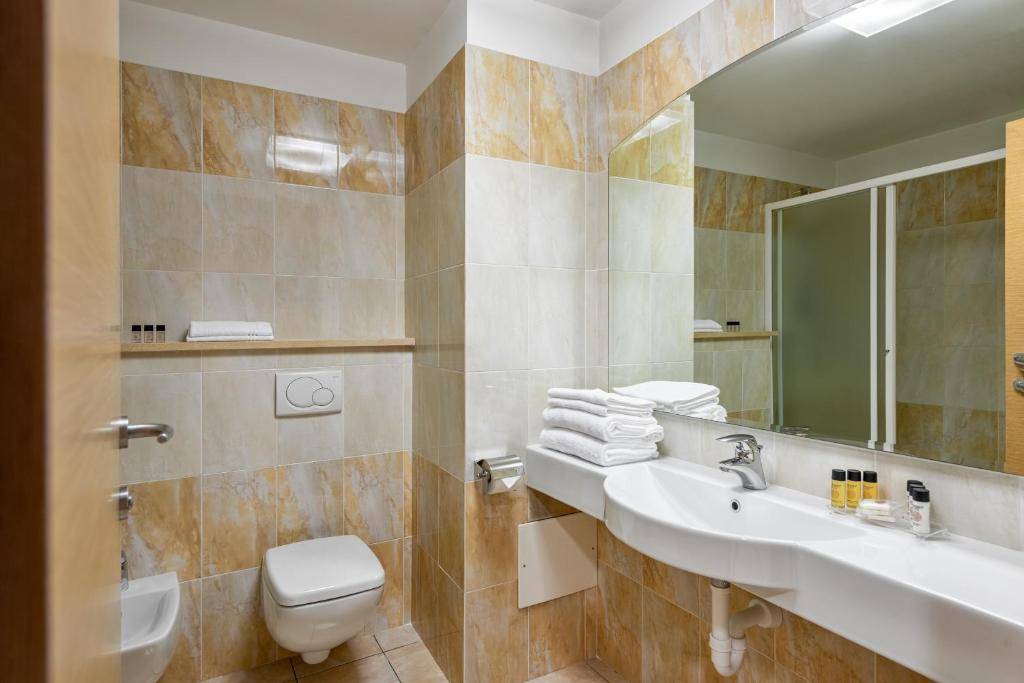 Record Hotel