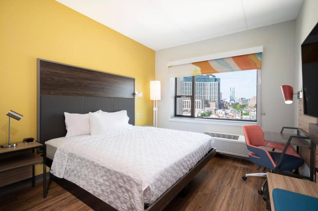 Tru by Hilton - Baltimore Harbor East