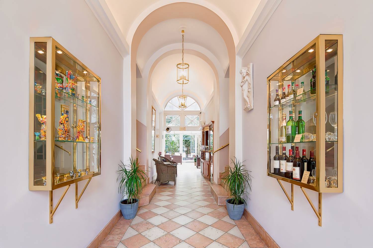 Gold Hotel