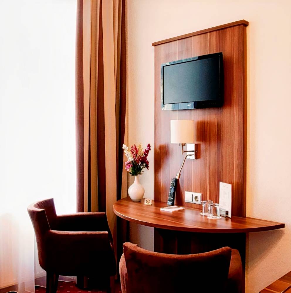 Gold Hotel