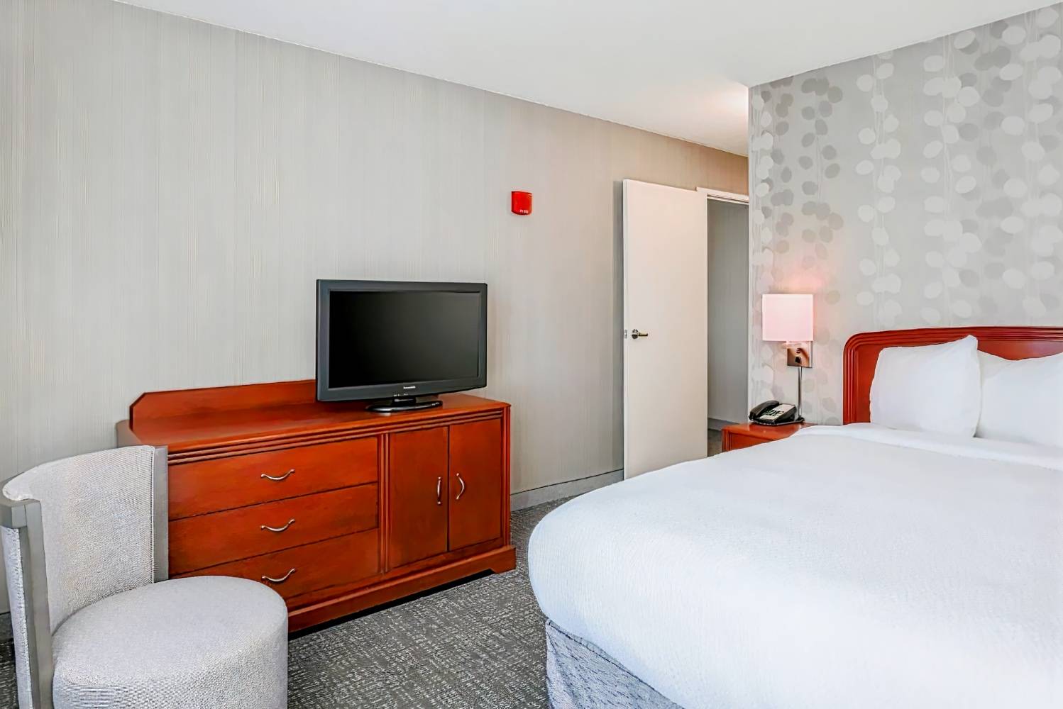 Courtyard by Marriott Roseville Galleria Mall/Creekside Ridge Drive
