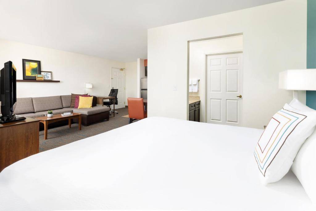 Residence Inn by Marriott Des Moines West at Jordan Creek Town Center
