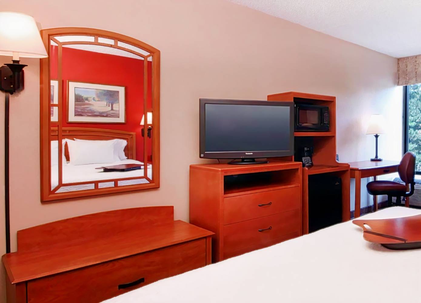 SureStay Hotel by Best Western Secaucus Meadowlands, Secaucus hotel during the day