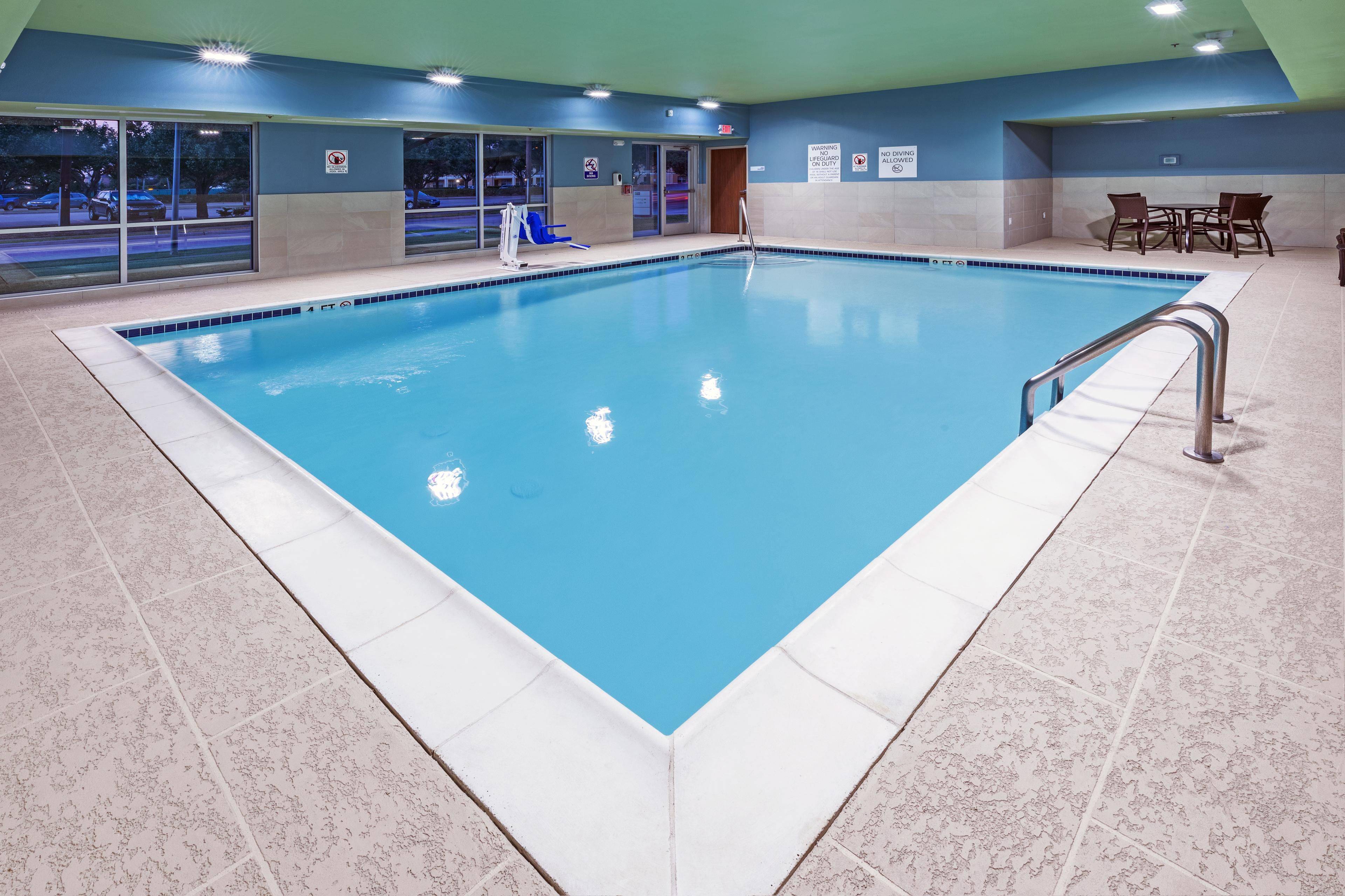 Holiday Inn Express & Suites - Stafford NW - Sugarland, an IHG Hotel