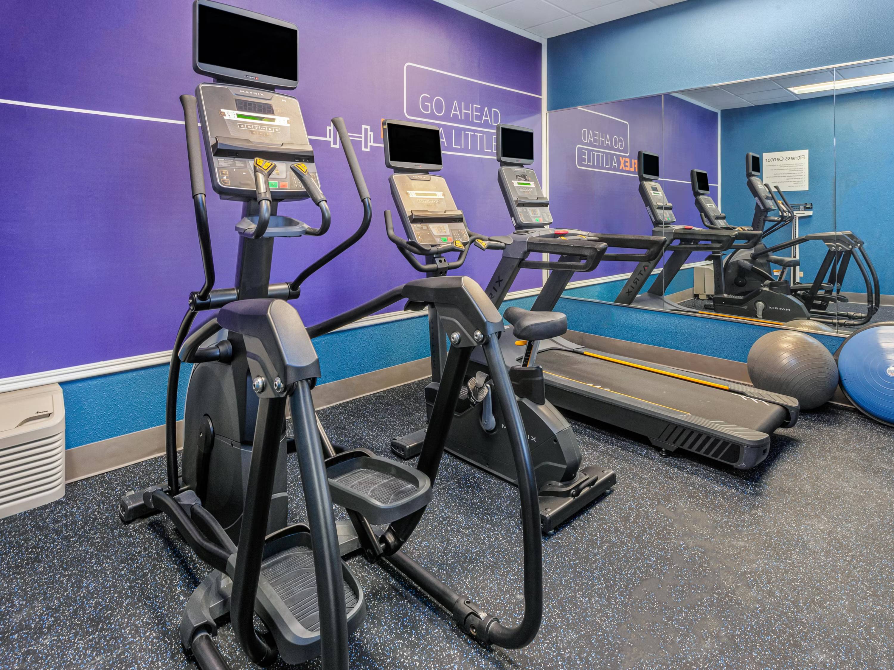 Holiday Inn Express Hotel & Suites Chicago-Algonquin, an IHG Hotel