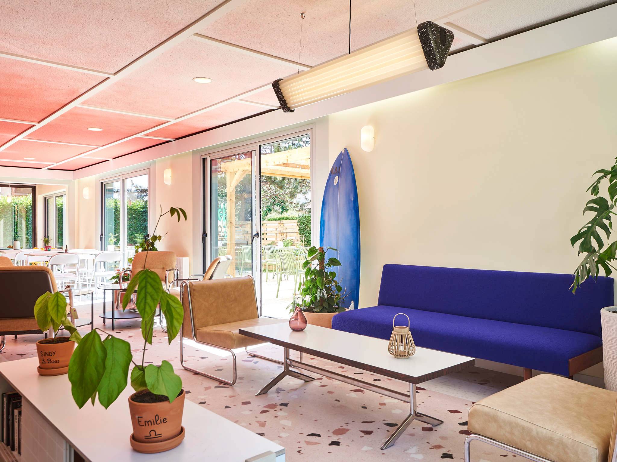greet  Hotel Versailles - Voisins Le Bretonneux