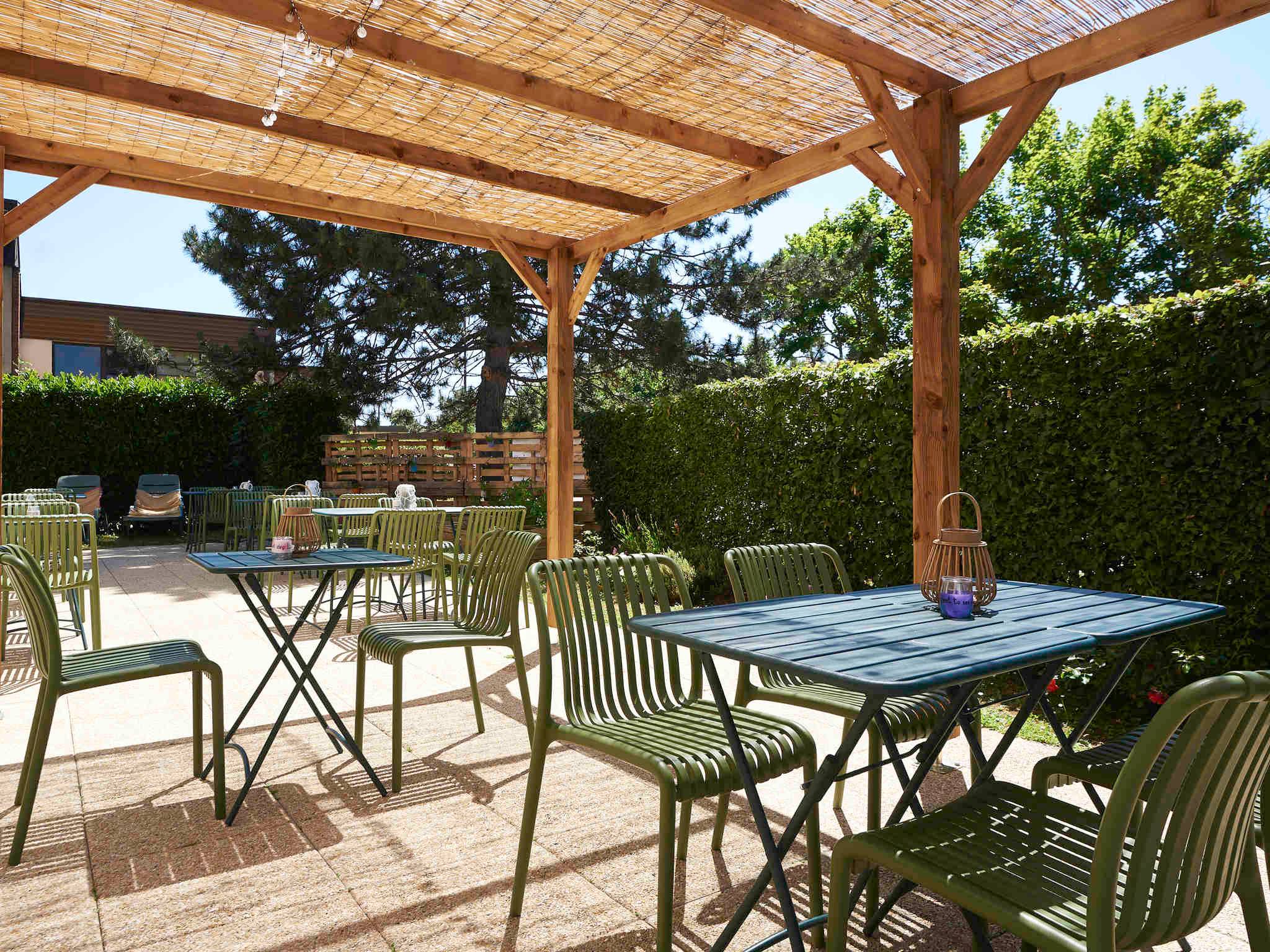 greet  Hotel Versailles - Voisins Le Bretonneux