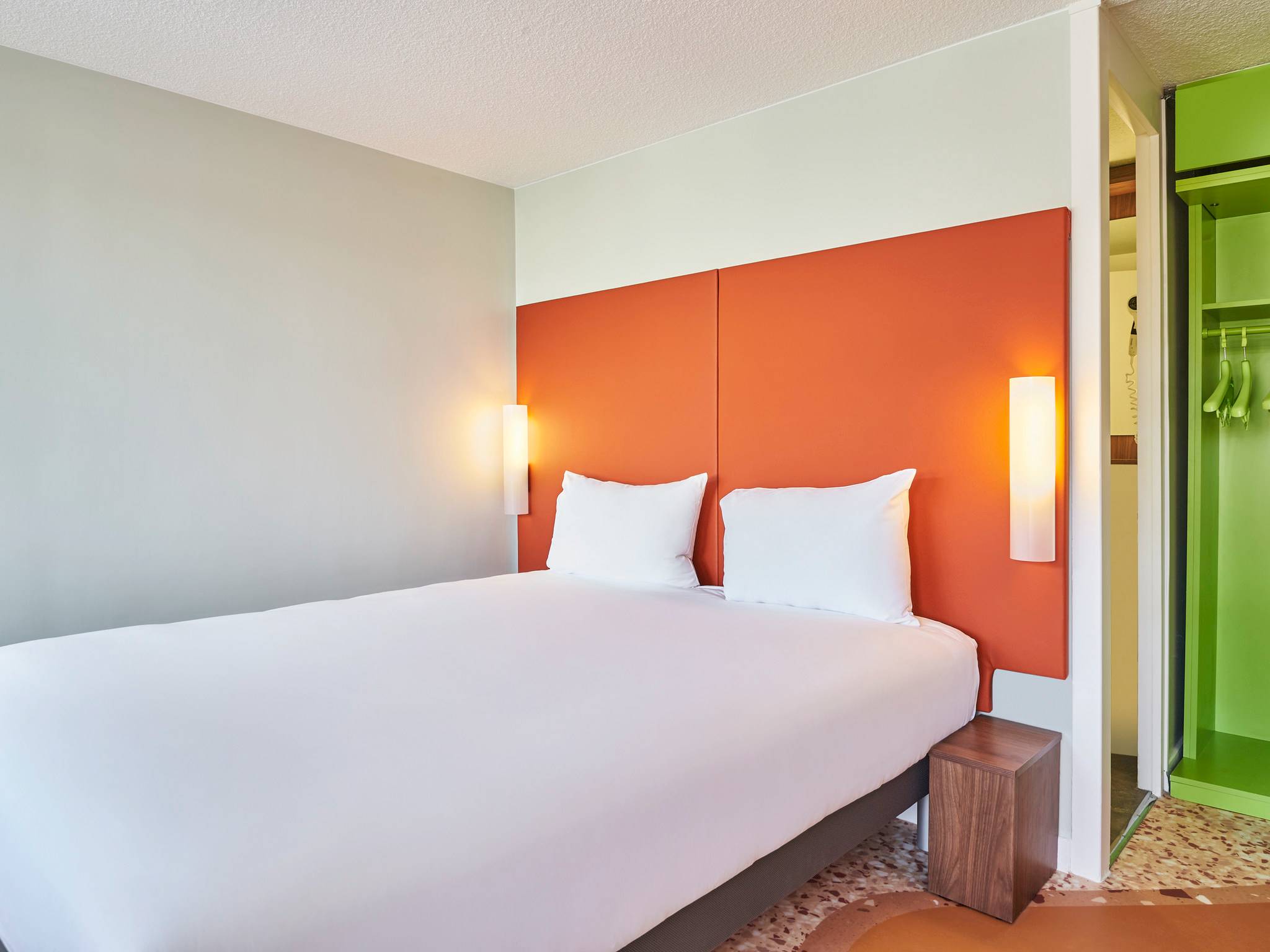 greet  Hotel Versailles - Voisins Le Bretonneux