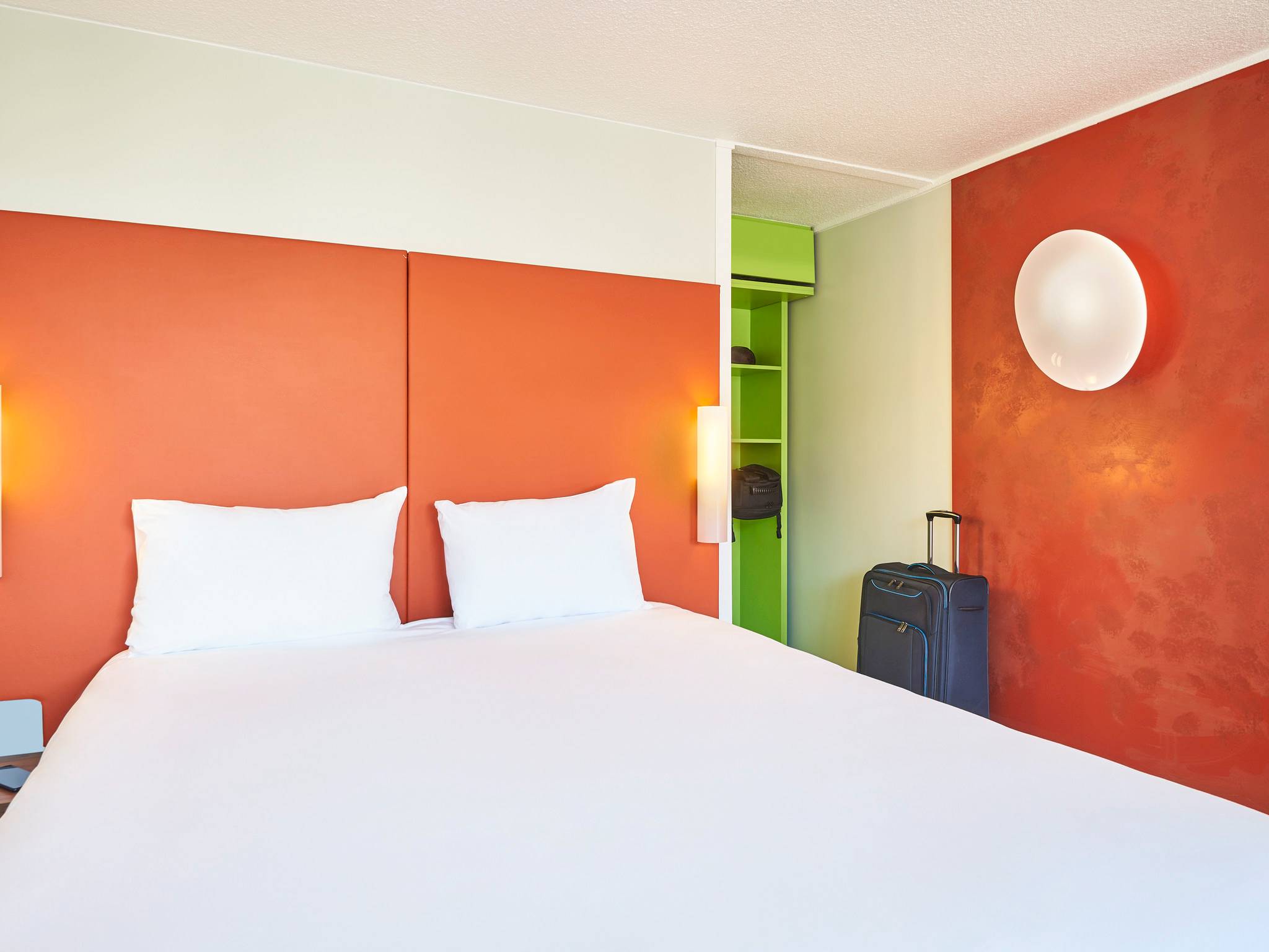 greet  Hotel Versailles - Voisins Le Bretonneux