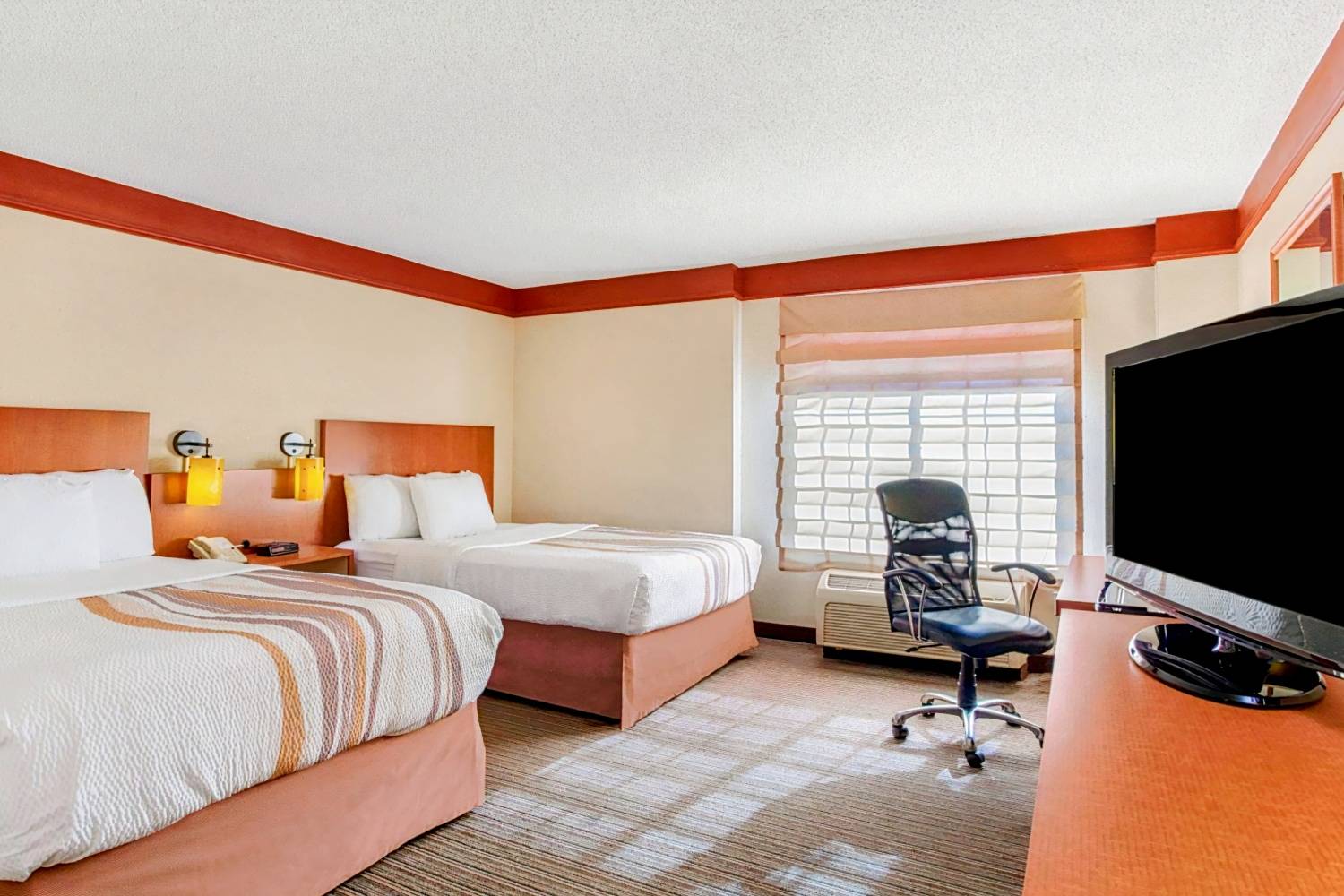 La Quinta Inn & Suites by Wyndham Raleigh Cary