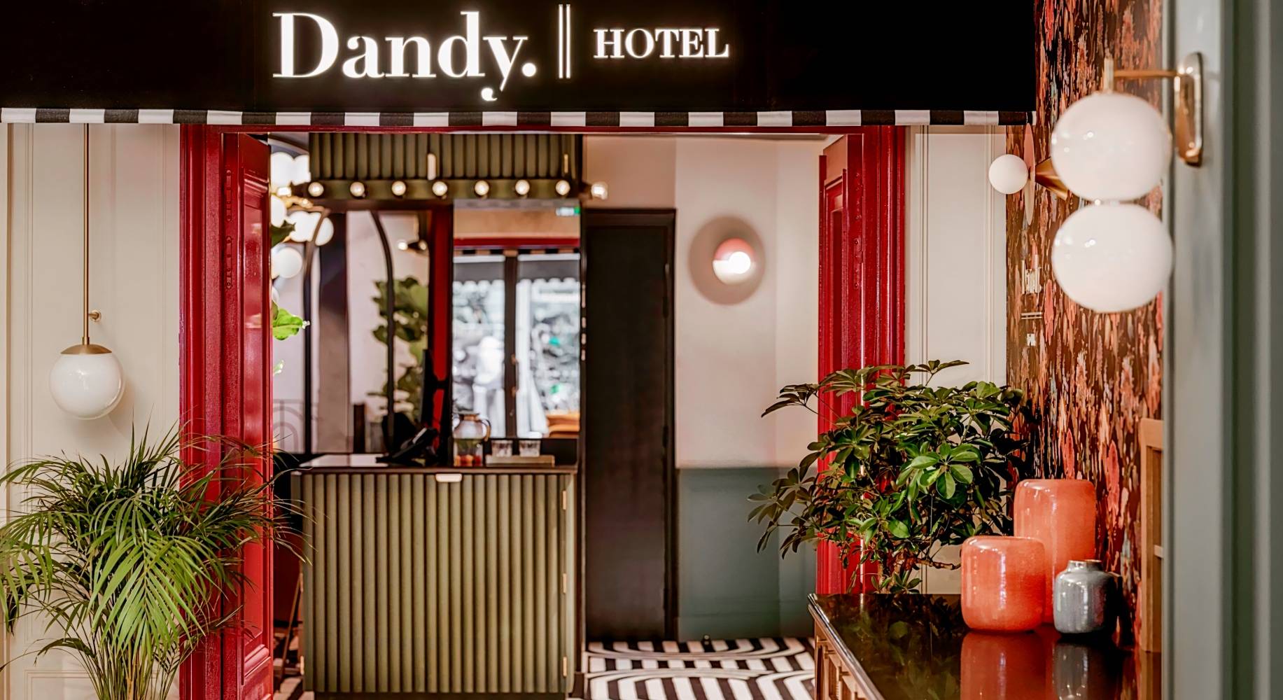 Dandy Hotel & Kitchen, Paris 1er hotel during the day