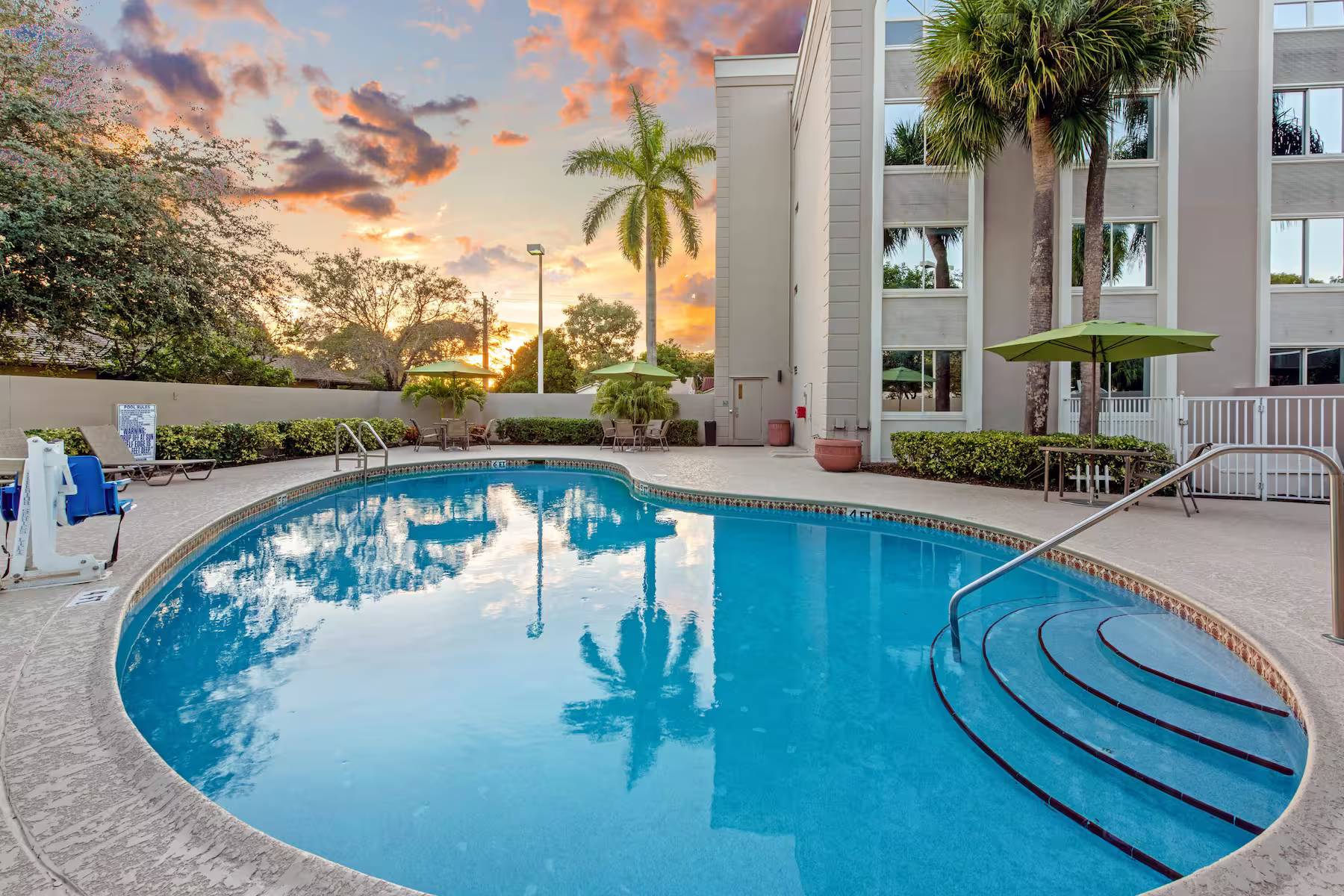 La Quinta Inn & Suites by Wyndham Coral Springs South
