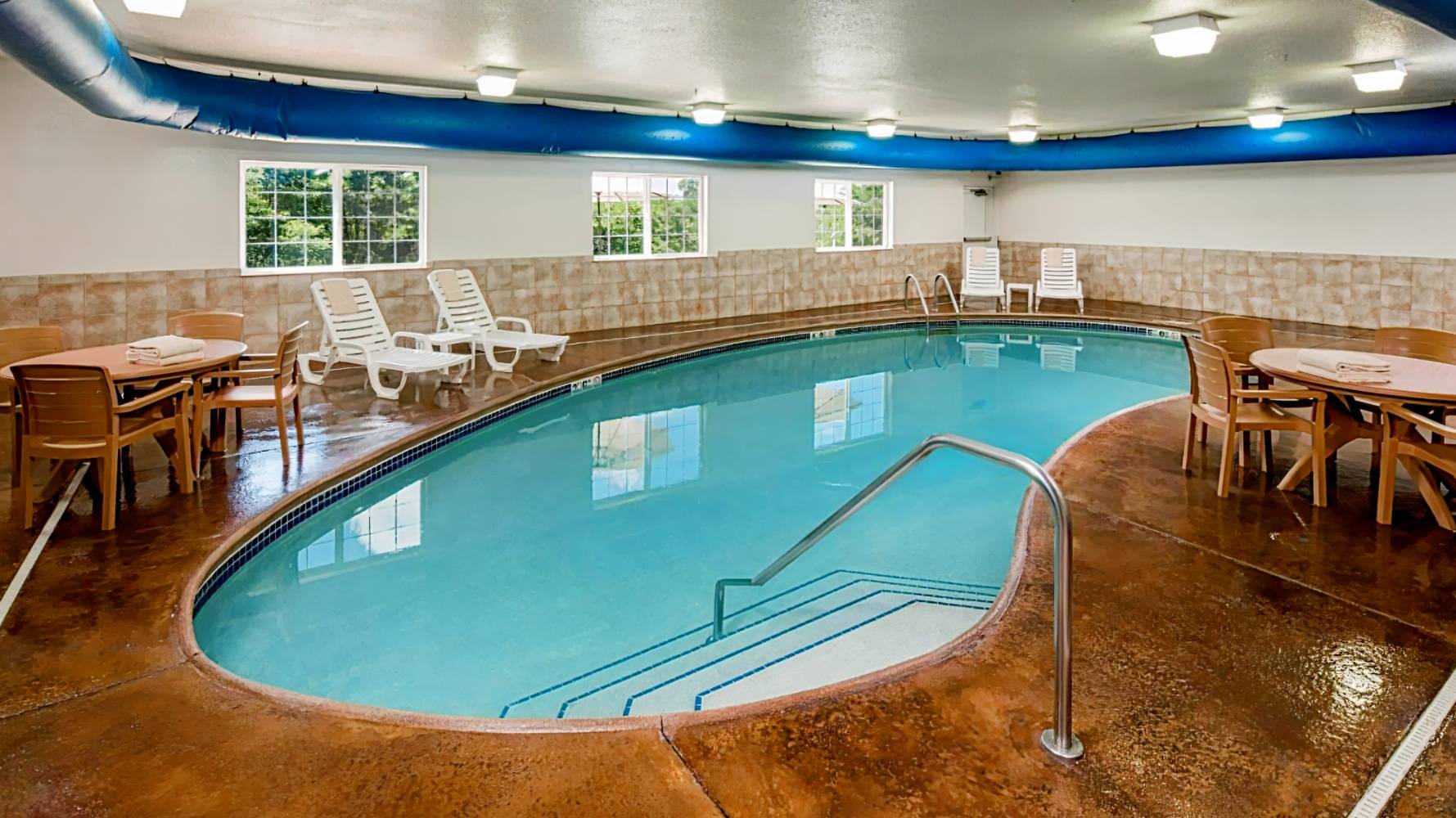 Irish Cottage Inn & Suites
