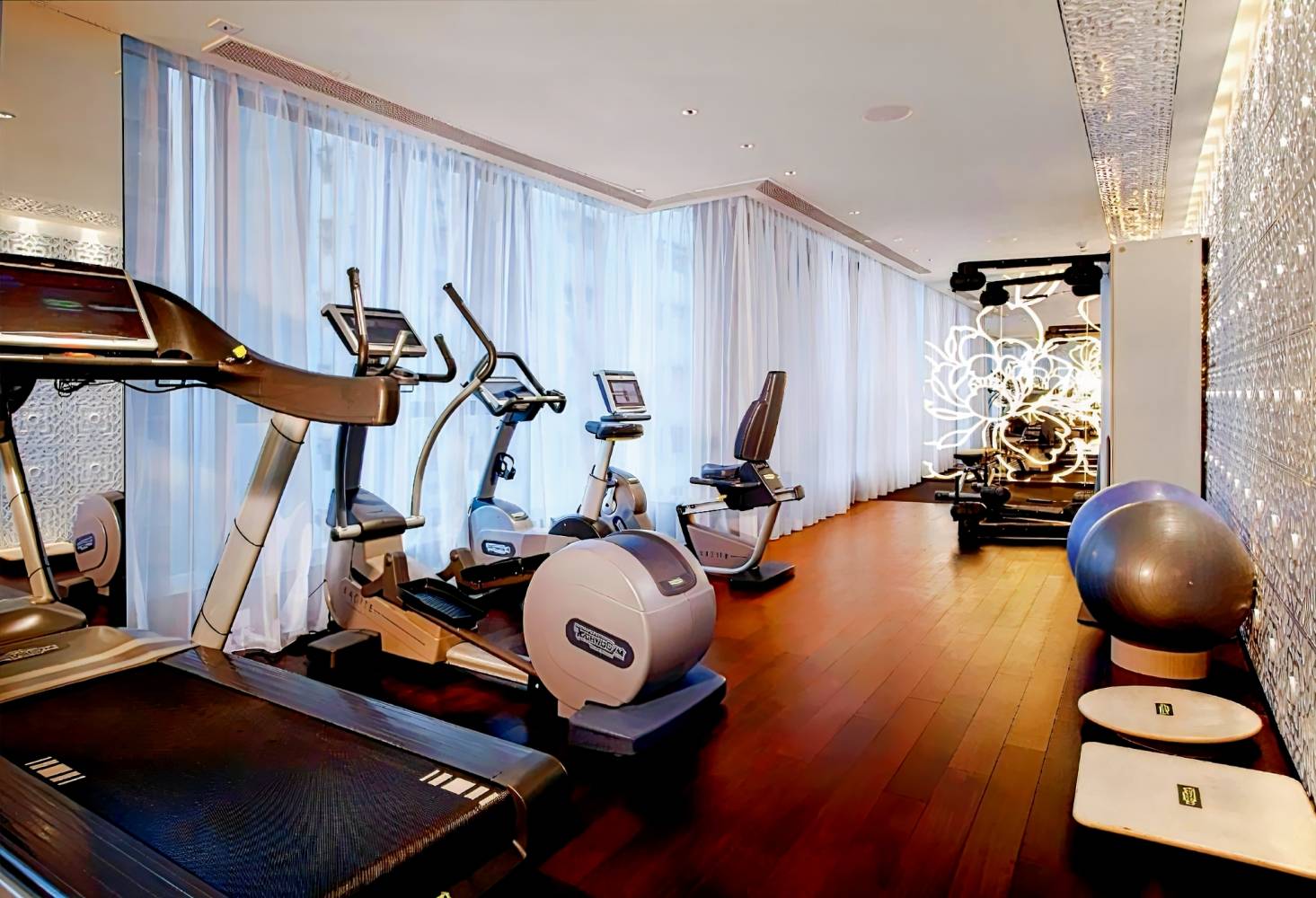 Mira Moon Hotel