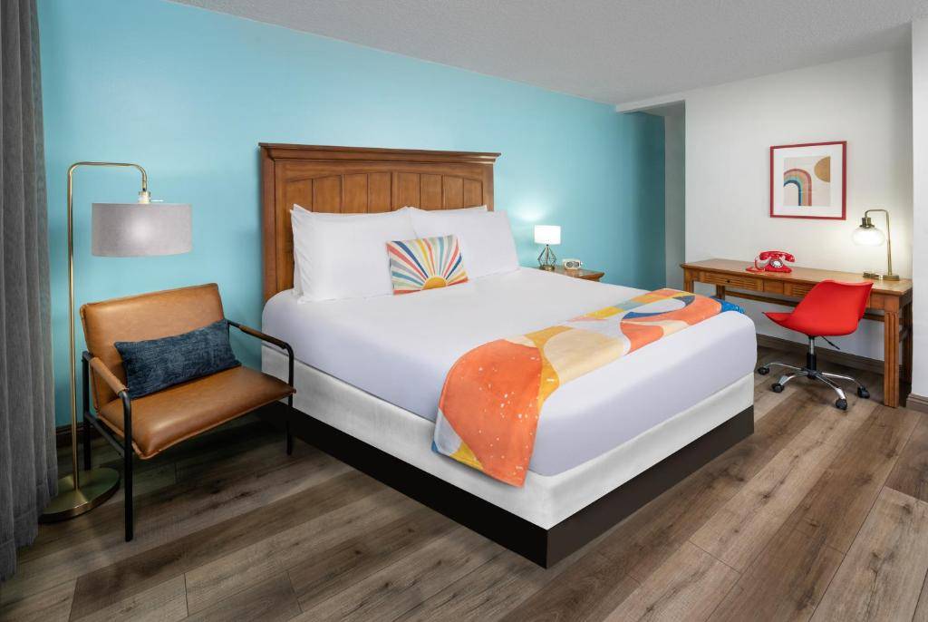 The Sojourn Los Angeles – Sherman Oaks