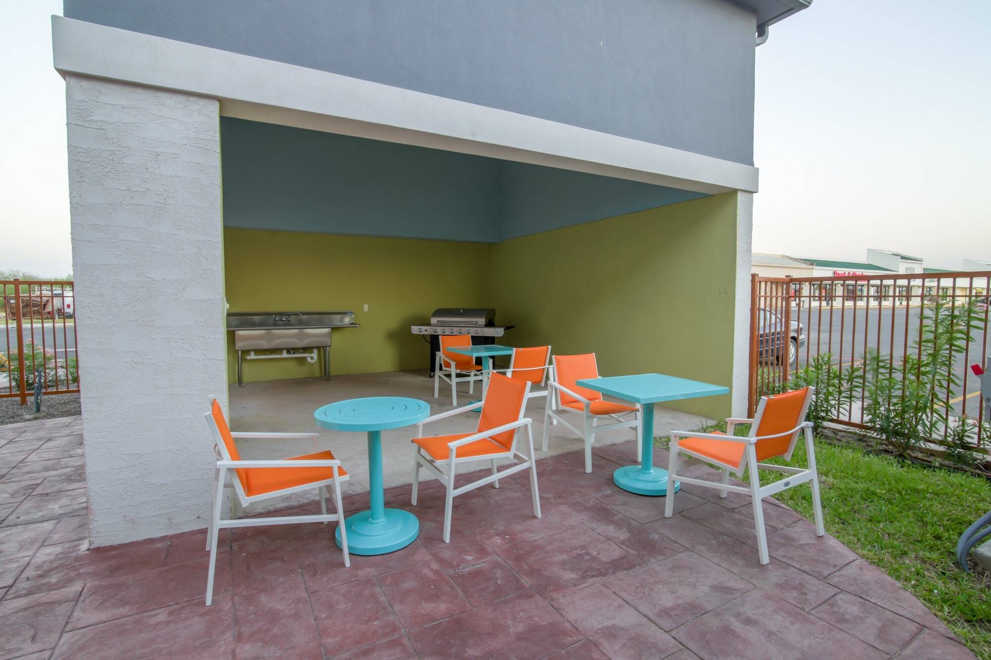 Holiday Inn Express & Suites Raymondville, an IHG Hotel