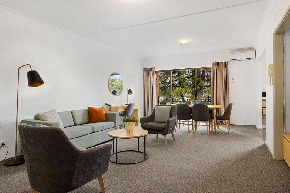 Oxley Court Apartments