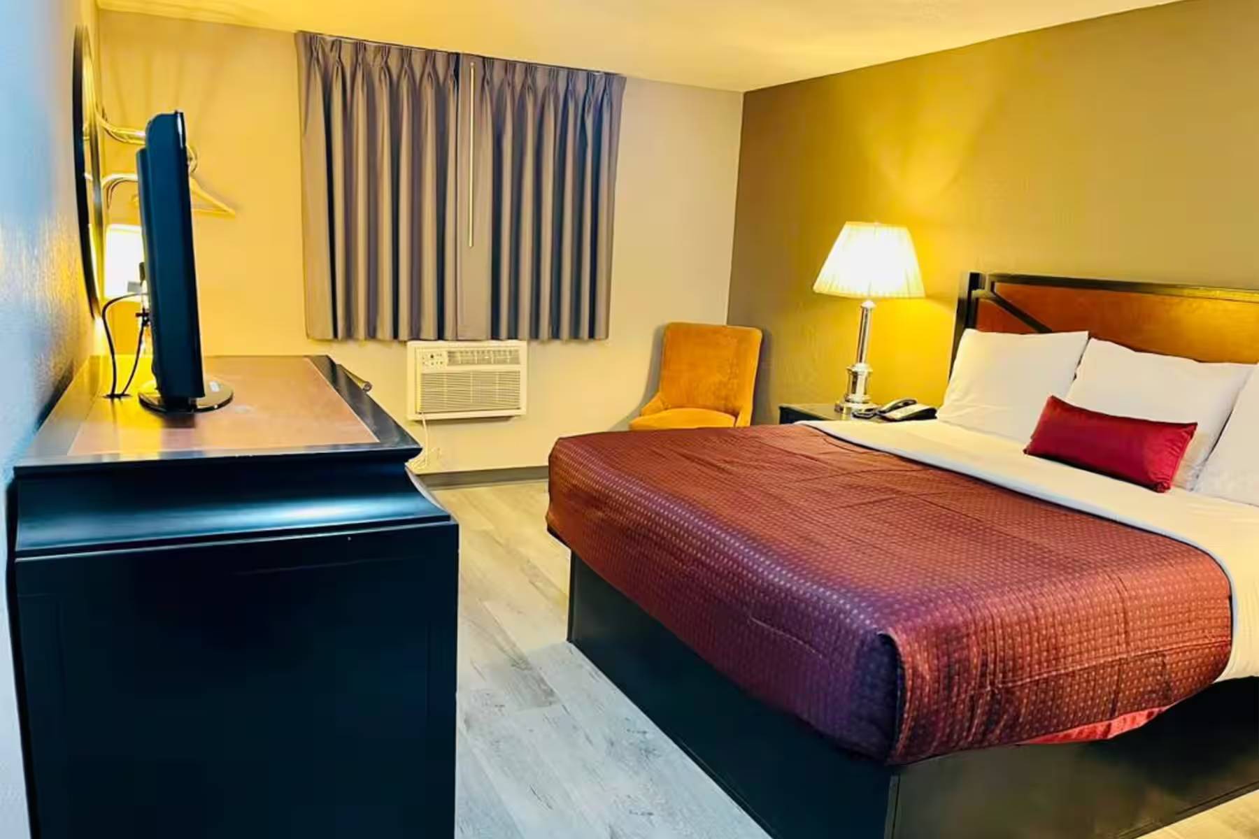 Super 8 by Wyndham Benton Harbor St Joseph