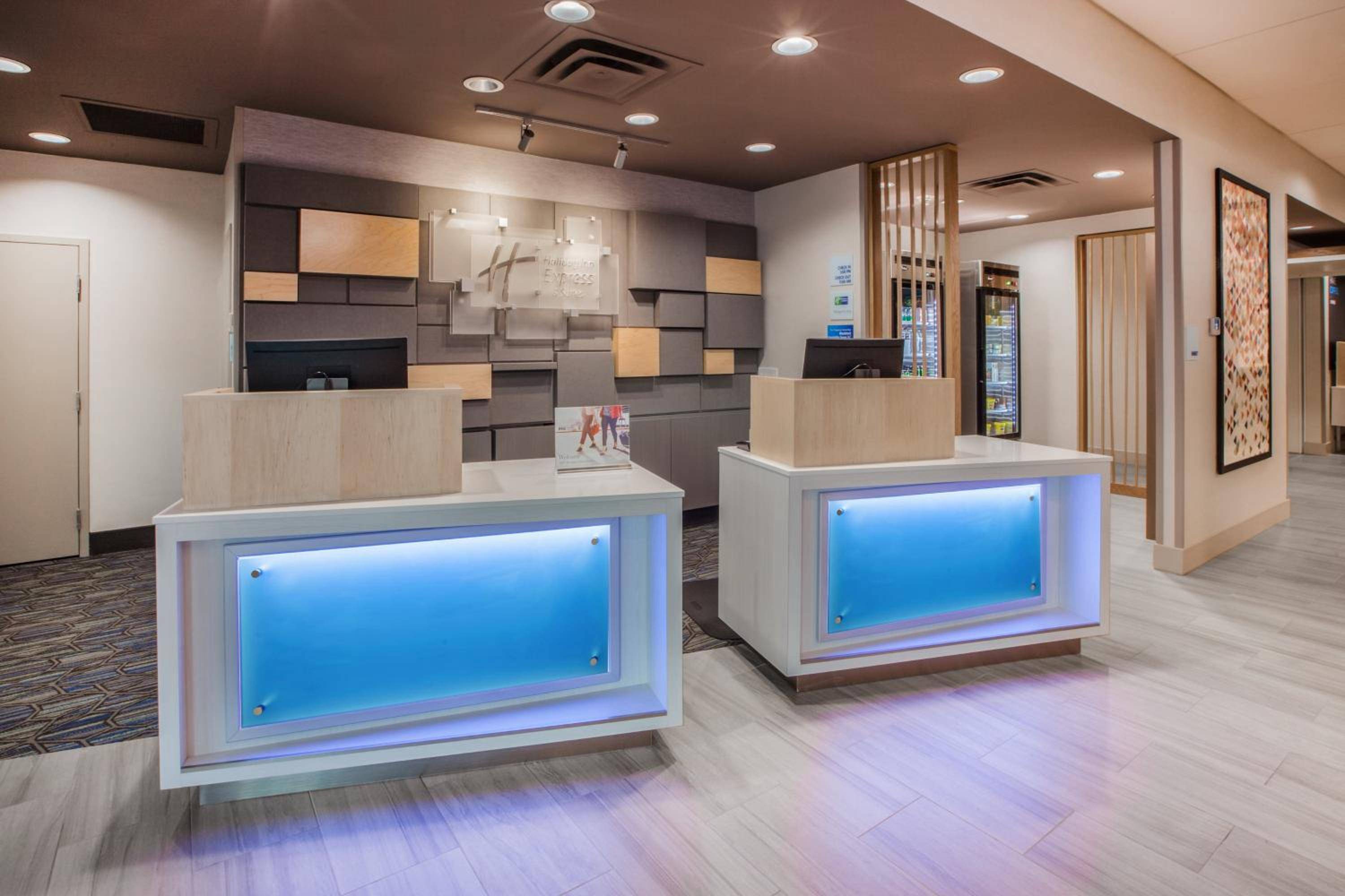 Holiday Inn Express & Suites - San Jose Airport, an IHG Hotel