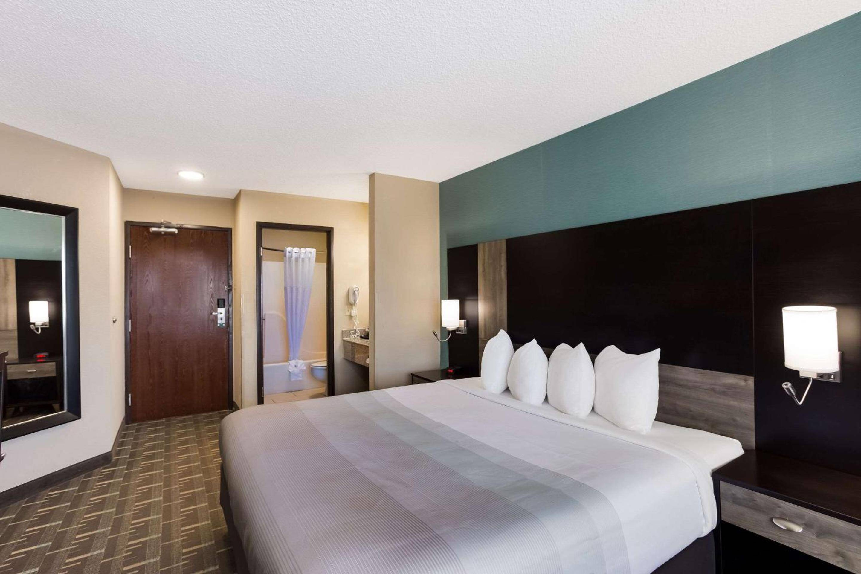 Quality Inn Galesburg near US Highway 34 and I-74