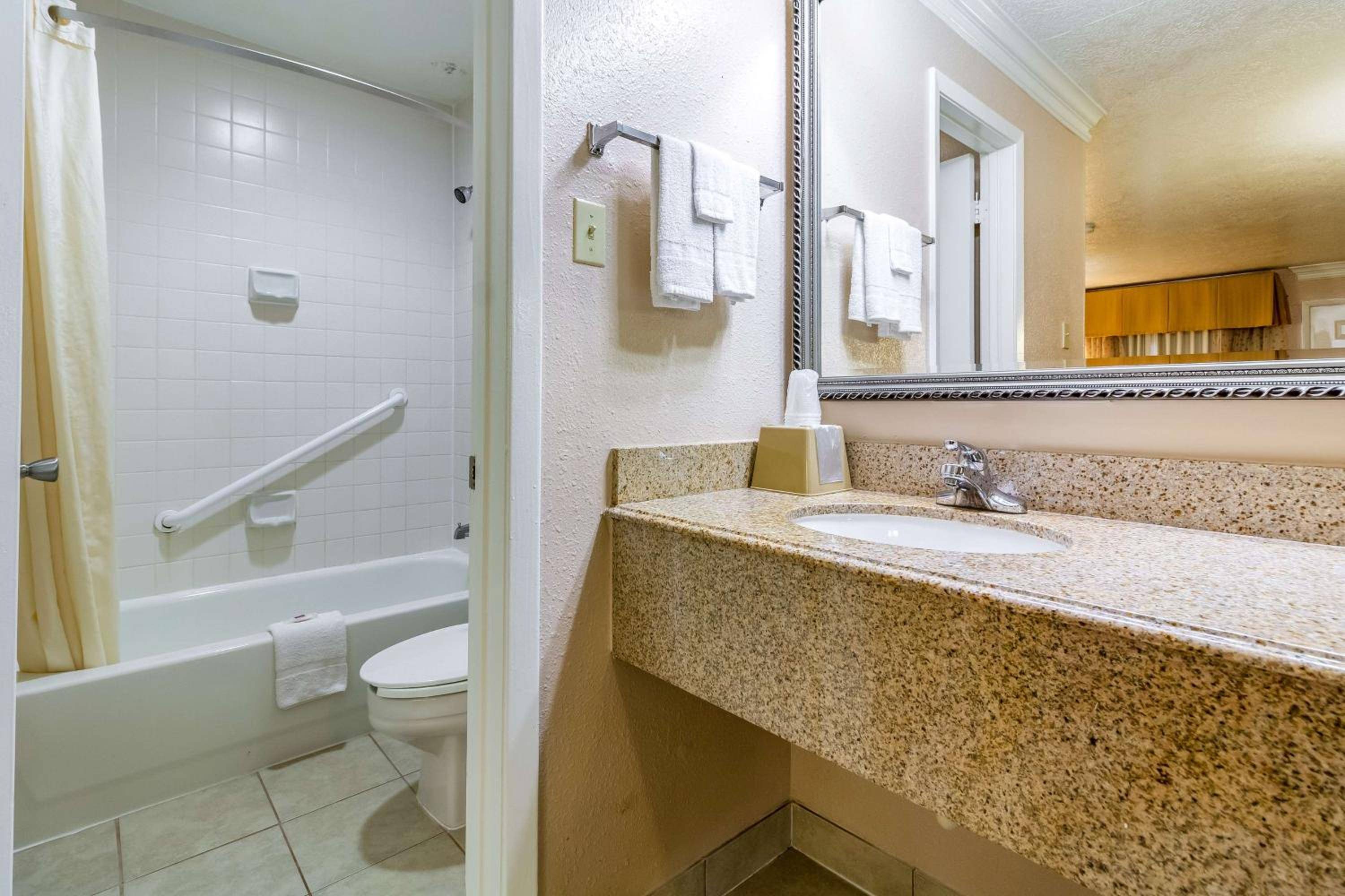 Motel 6-Alvin, TX