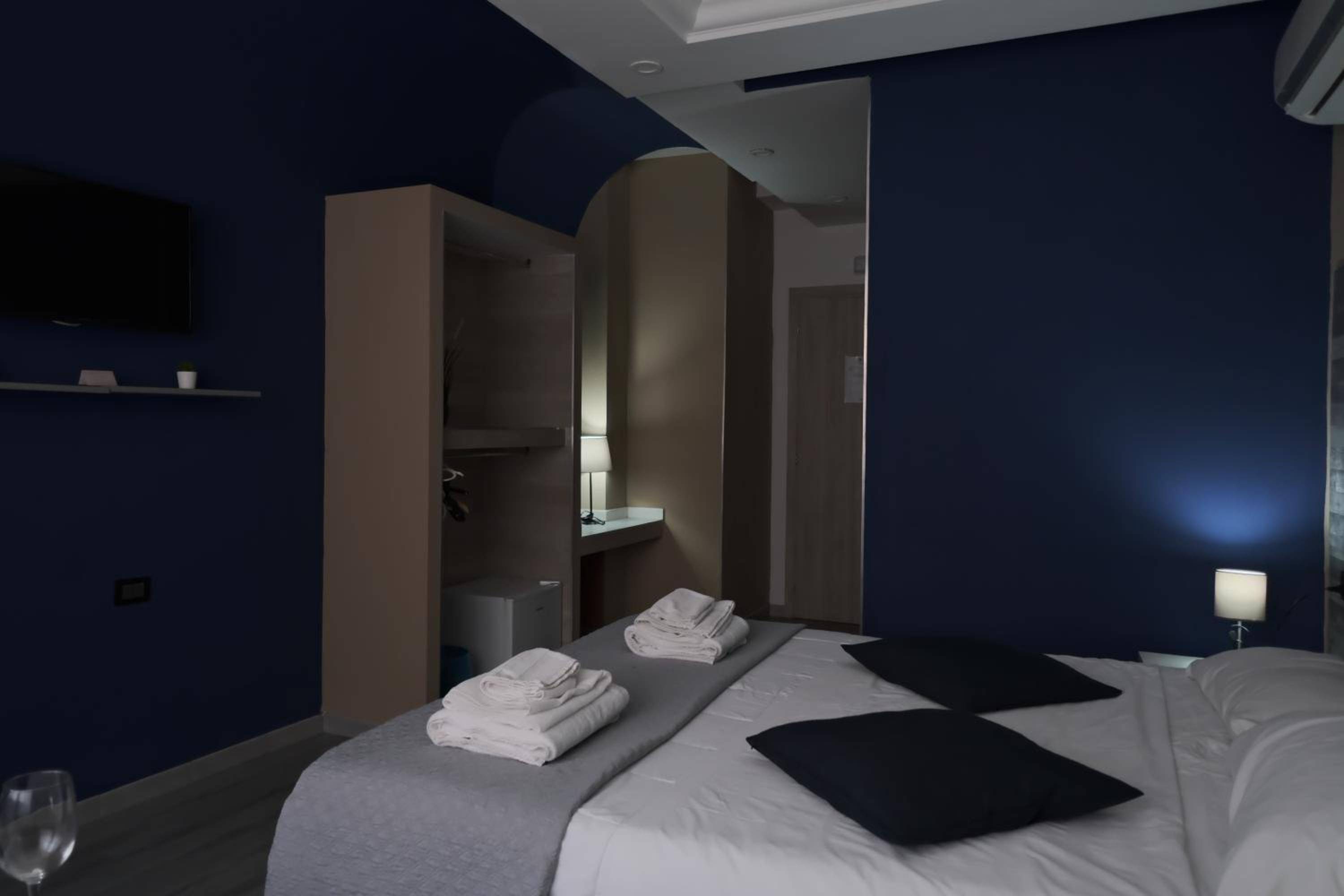 Royalty Rooms & Spa