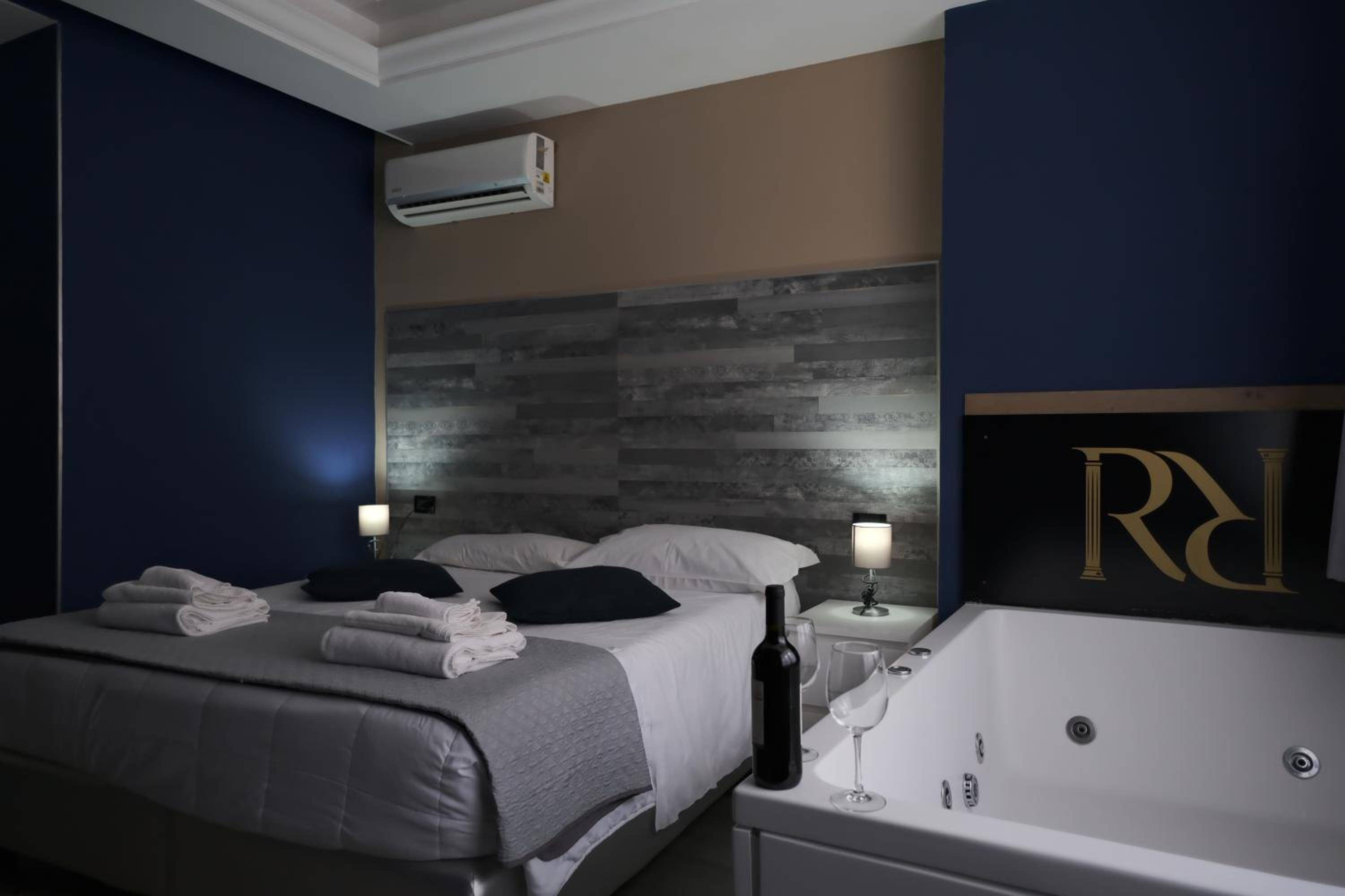 Royalty Rooms & Spa