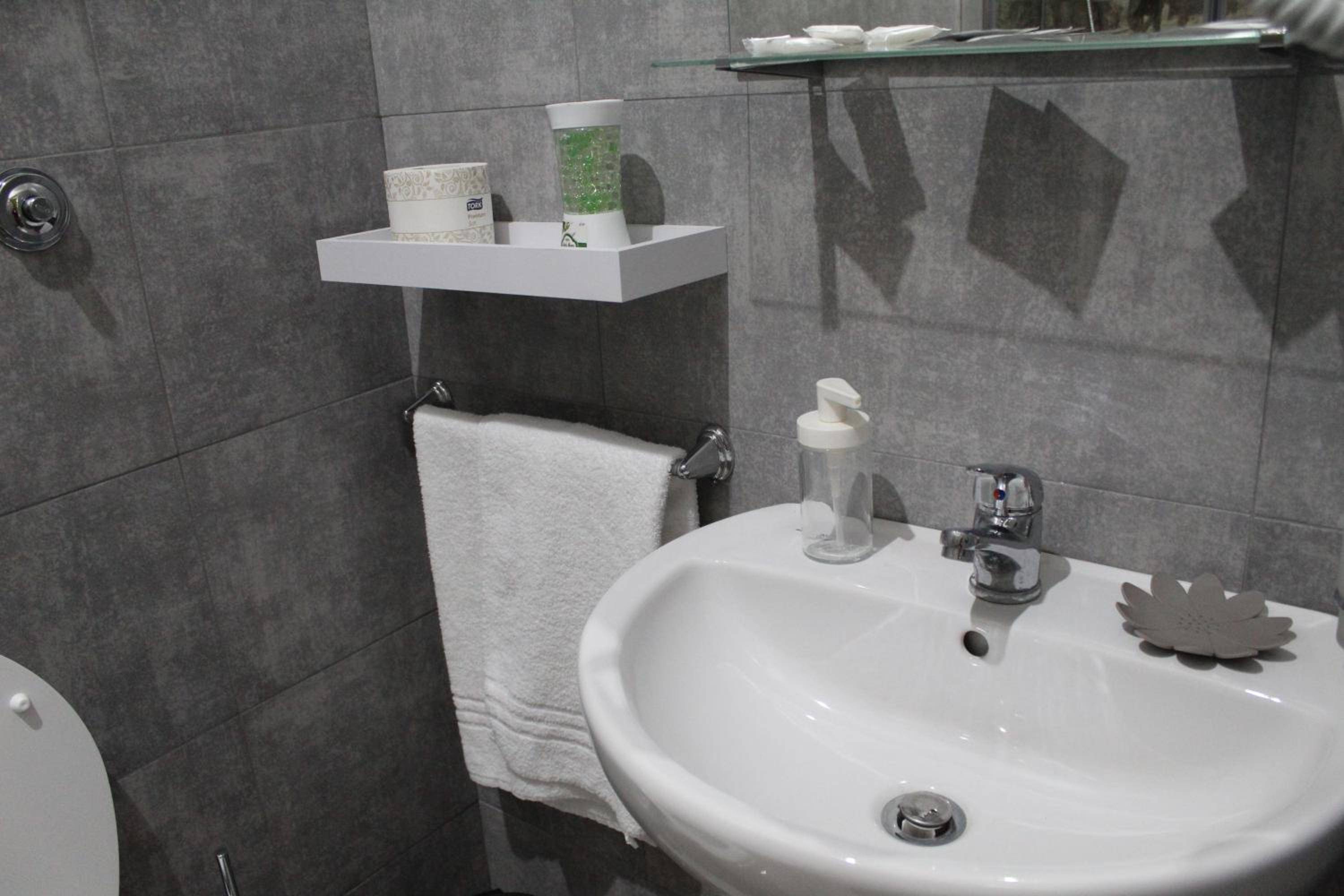 Royalty Rooms & Spa